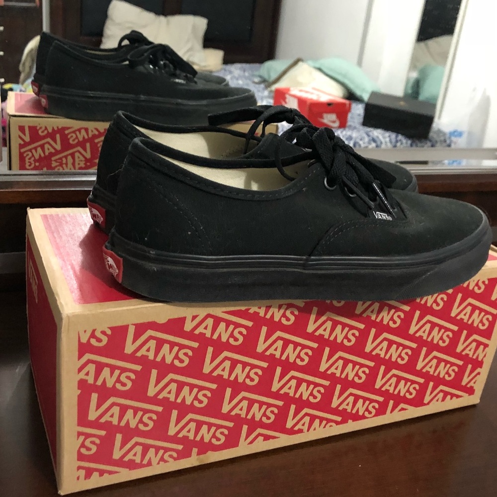 All black low top vans size 5.5 fits women 7